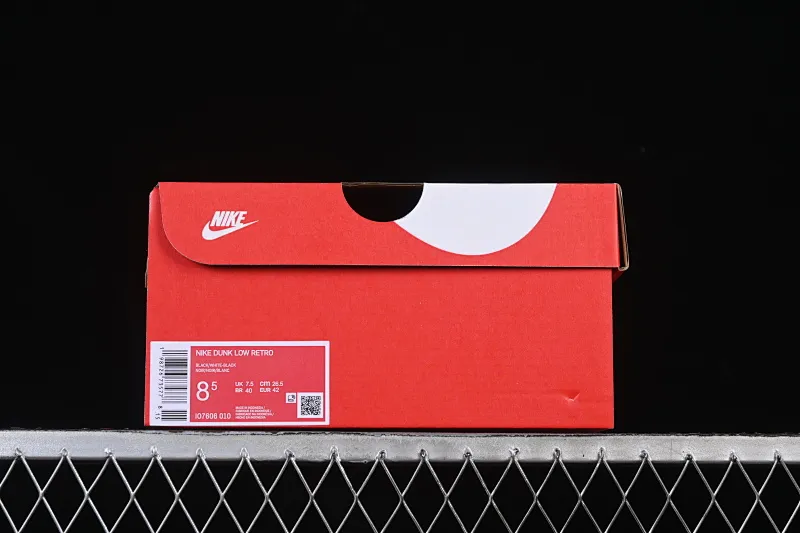 All Categories Nk SB Dunk Series Nk SB Dunk Low Low-top sneakers Nike SB Dunk Low All black and white hook Low-top casual sneakers IO7606-010